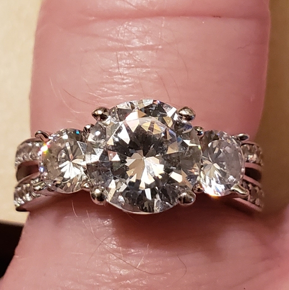 2 tcw Sterling Silver Past, Present, Future ring - Picture 2 of 16